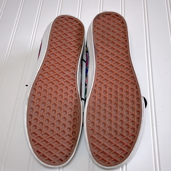 Vans custom graphics with frog, peace sign and graffiti - Picture 7 of 9